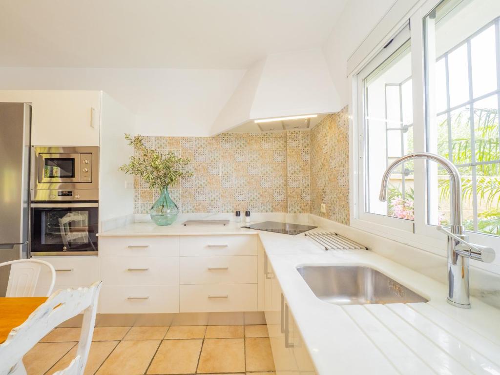 Kuchyň nebo kuchyňský kout v ubytování Cubo's Villa La Quinta