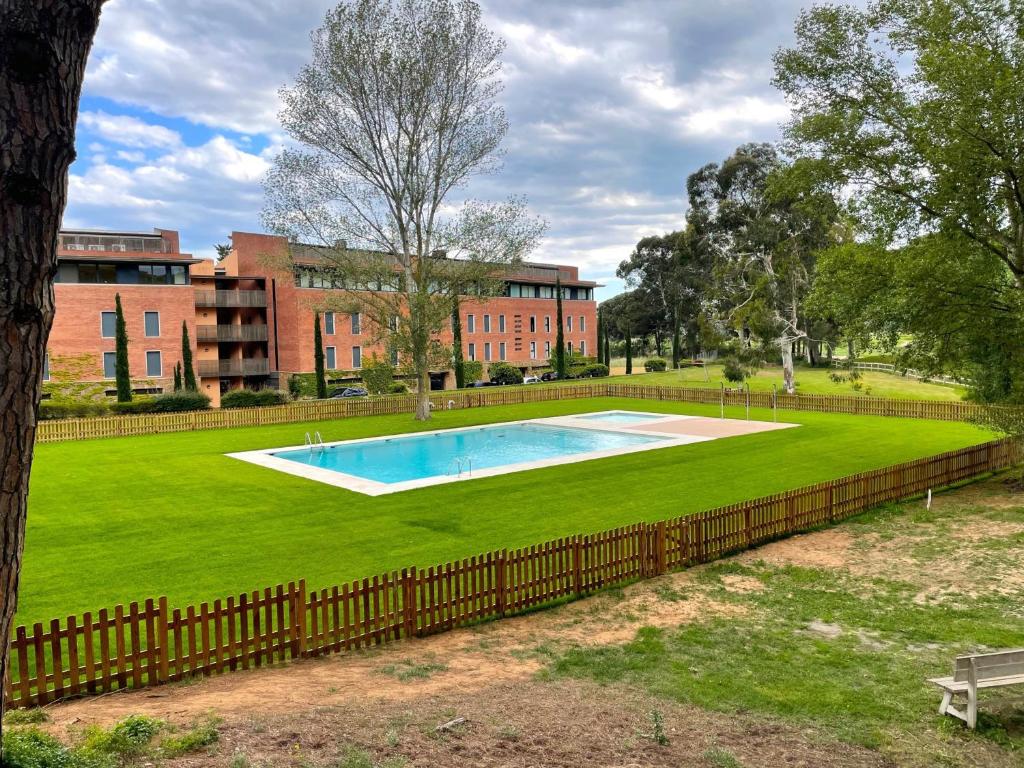 Vonkajšia záhrada v ubytovaní EMPORDÀ GOLF 4 1-2