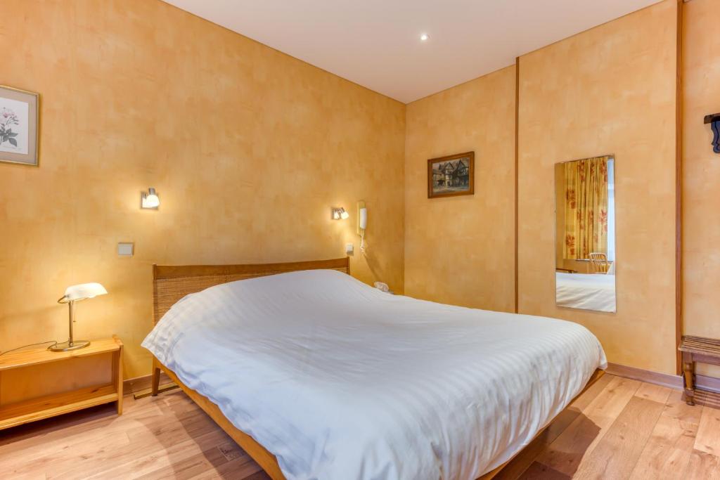 Postel nebo postele na pokoji v ubytování Hôtel Le Cor de Chasse