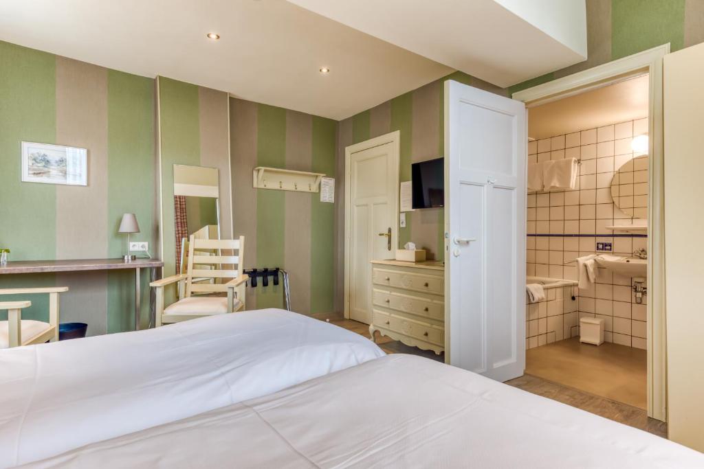 Postel nebo postele na pokoji v ubytování Hôtel Le Cor de Chasse