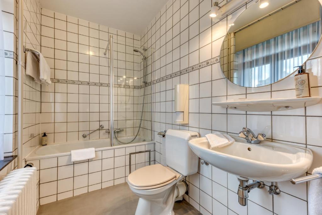 Koupelna v ubytování Hôtel Le Cor de Chasse