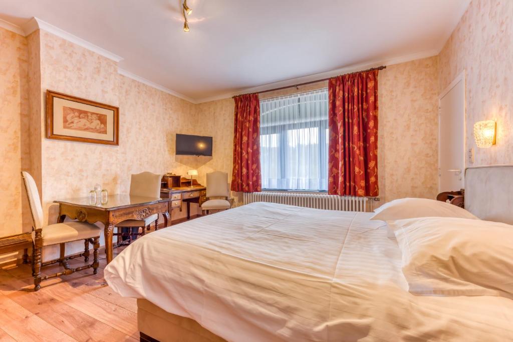 Postel nebo postele na pokoji v ubytování Hôtel Le Cor de Chasse