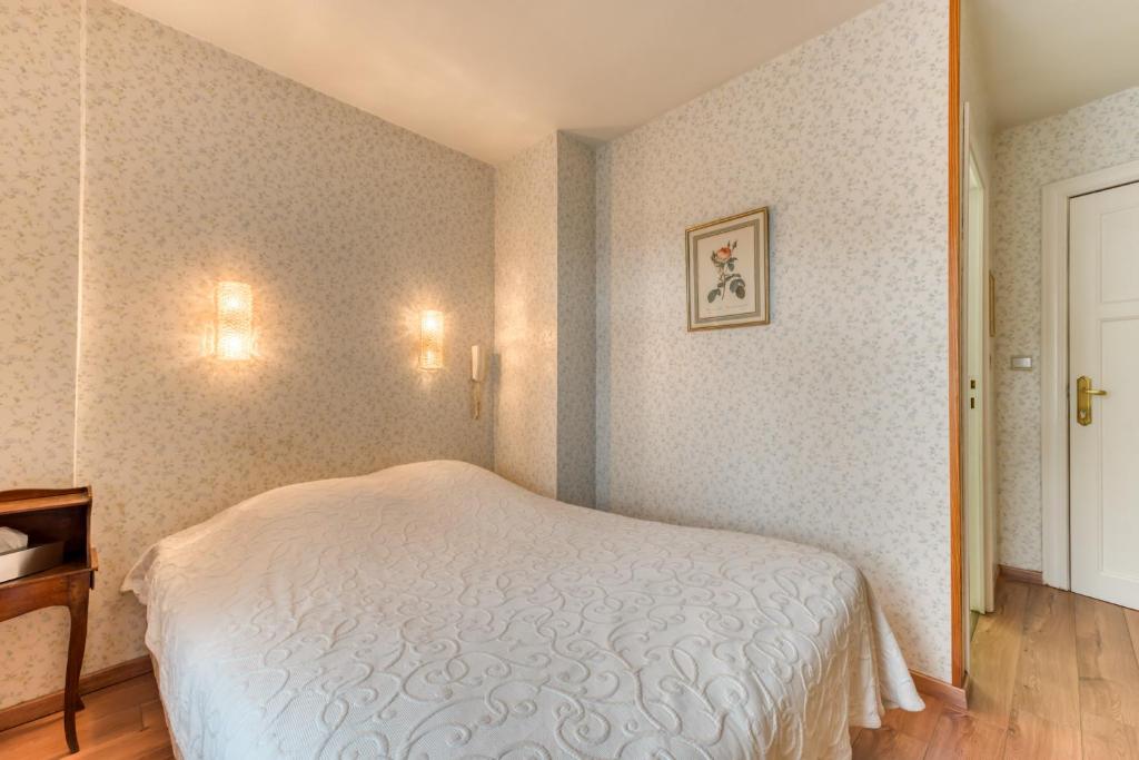 Postel nebo postele na pokoji v ubytování Hôtel Le Cor de Chasse