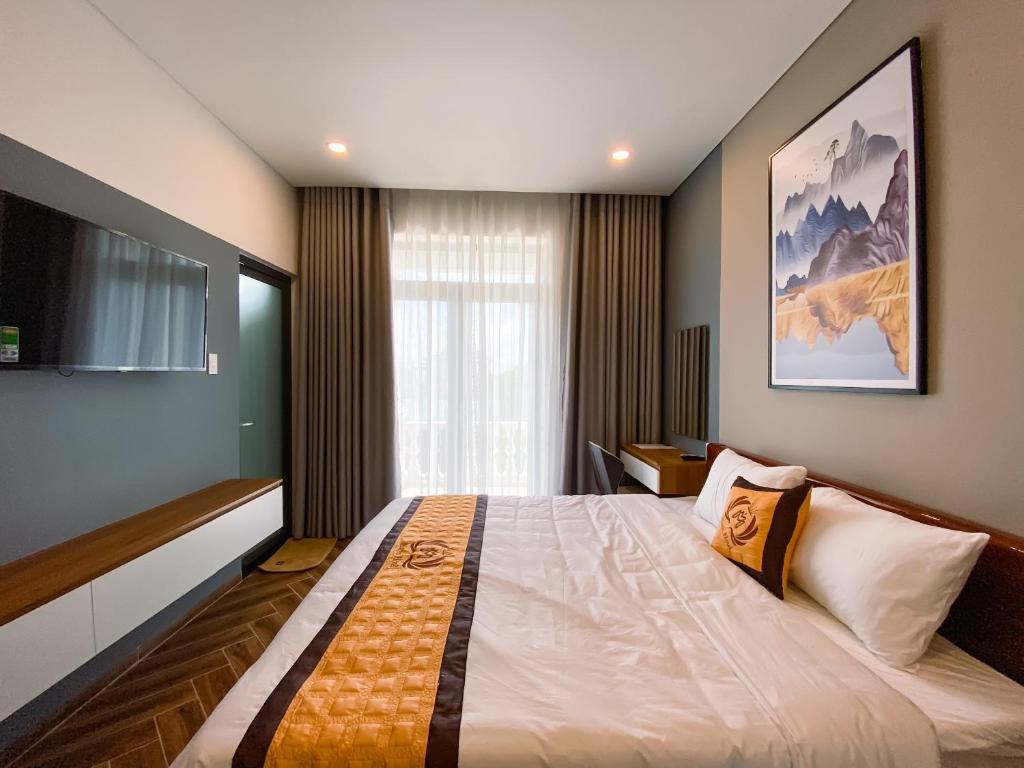 Giường trong phòng chung tại Khách sạn Miami Ninh Thuận