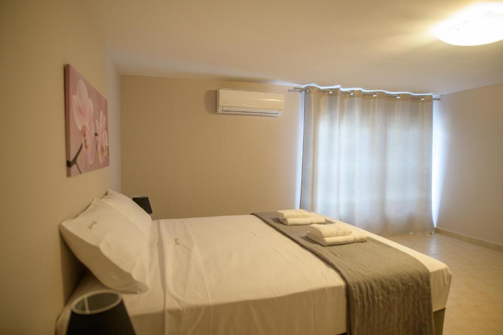 Amaryllis Maison Emporiou - 17