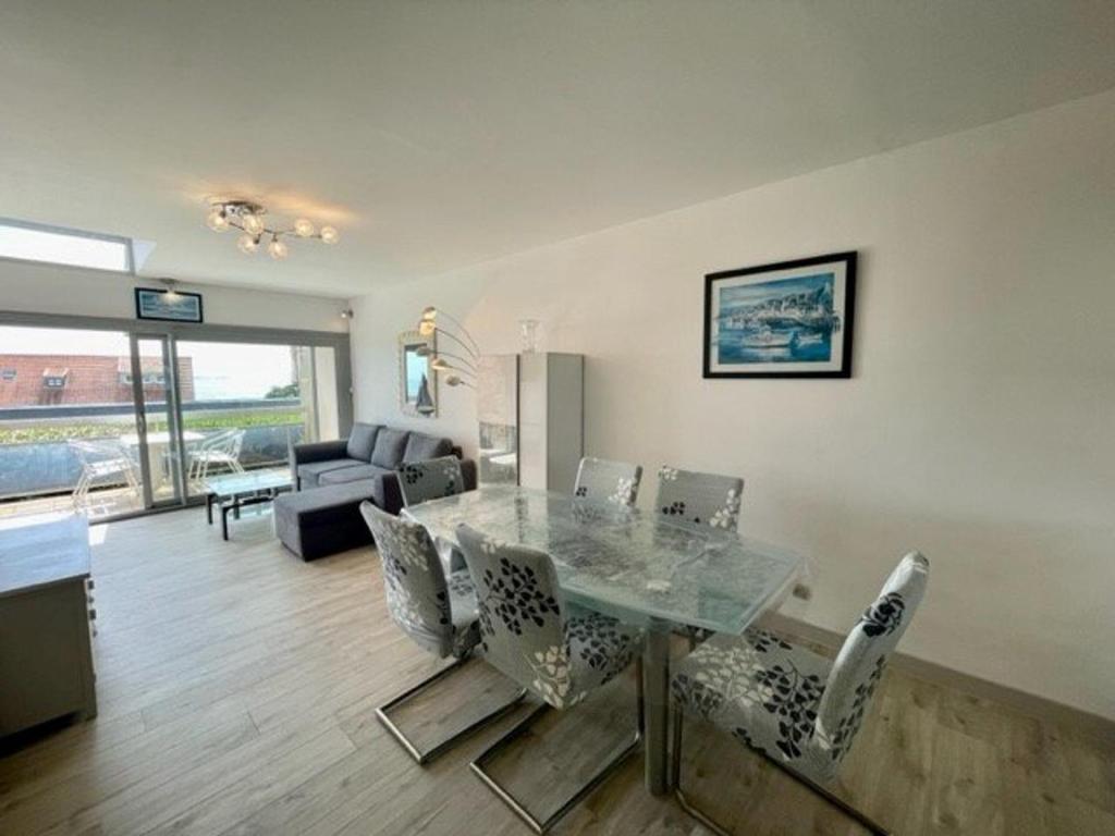 Zdjęcie z galerii obiektu Duplex moderne avec vue mer, 2 chambres, proche plage et centre-ville, parking, balcon exposé Sud-Ouest - FR-1-478-237 w mieście Quiberon