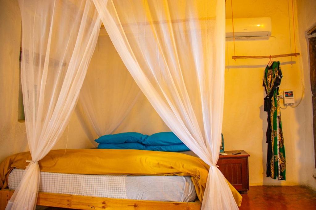 Postel nebo postele na pokoji v ubytování Firefly Boutique Lodge