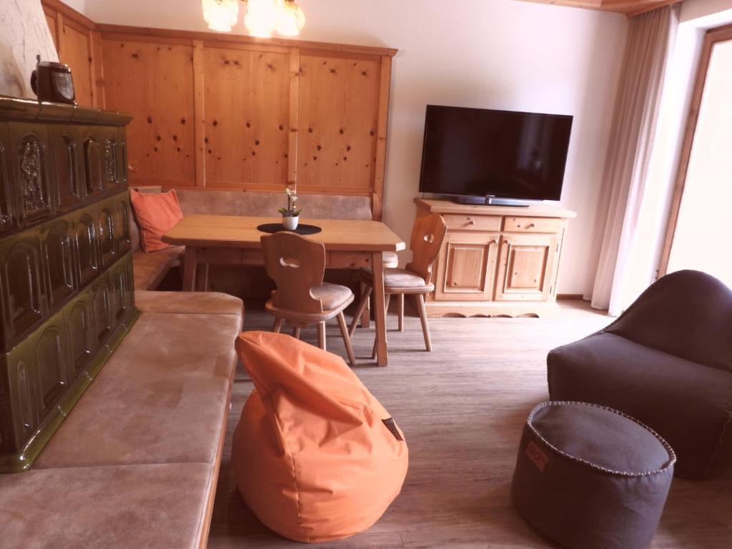 TV a/nebo společenská místnost v ubytování Holiday Home Haus Sigfried by Interhome