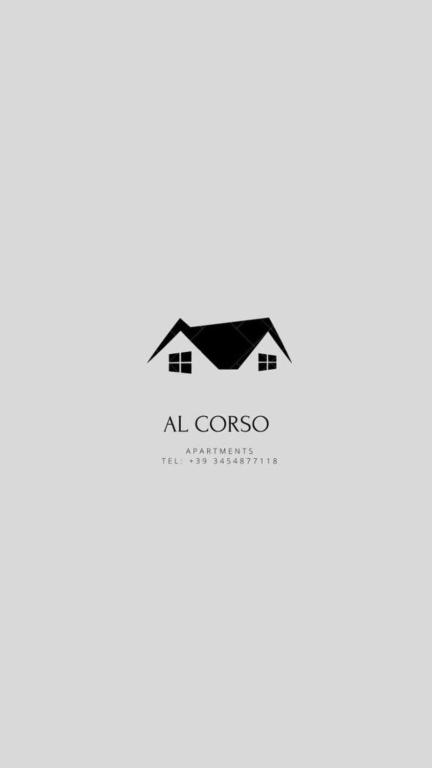 ein Logo für eine Immobilienagentur mit einem Haus in der Unterkunft Al Corso in Molfetta