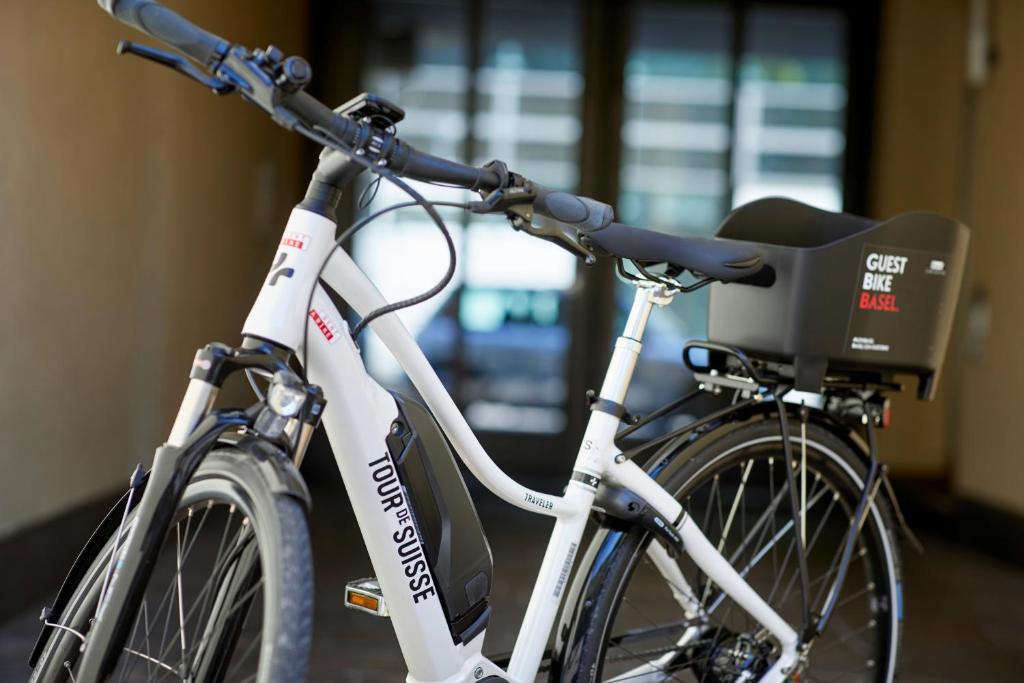 Anar amb bici a Hotel du Commerce o pels voltants