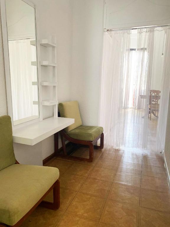 Valencia La Petxina Rooms in Shared Apartment, Spain ...