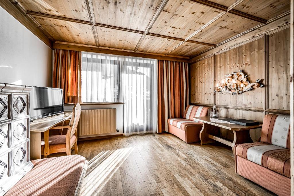 Posezení v ubytování Hotel Alpina Sölden - Adults Only