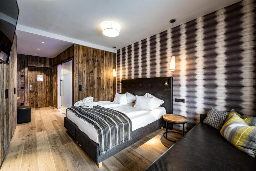 Postel nebo postele na pokoji v ubytování Hotel Alpina Sölden - Adults Only