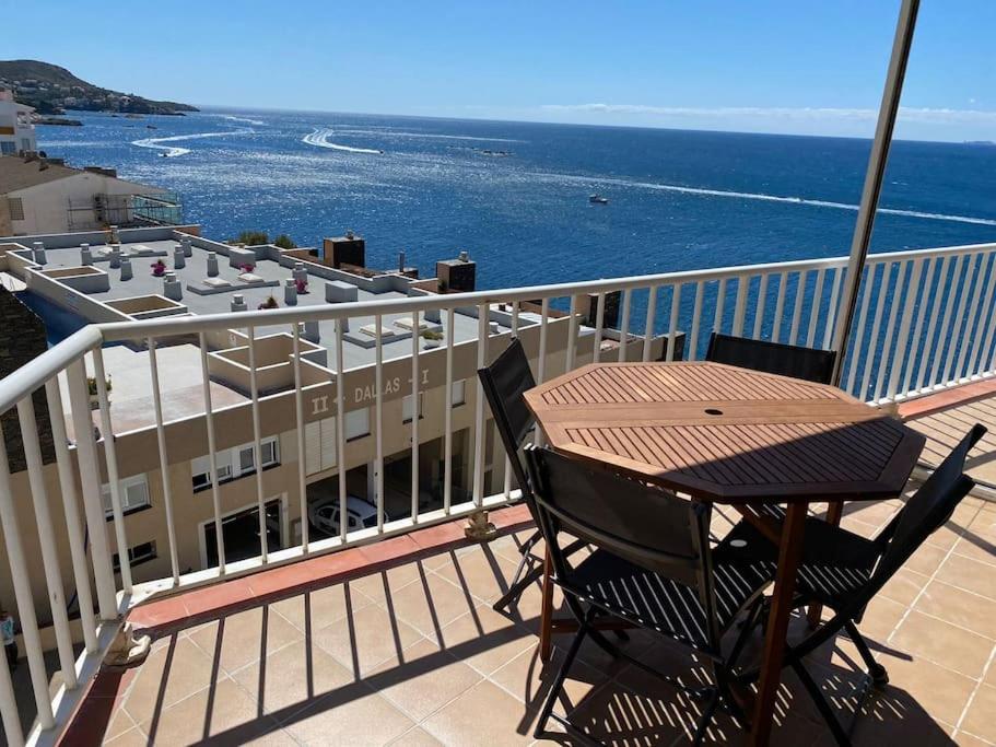 Fotografie z fotogalerie ubytování Apartamento tres habitaciones con vistas al mar en roses v destinaci Roses