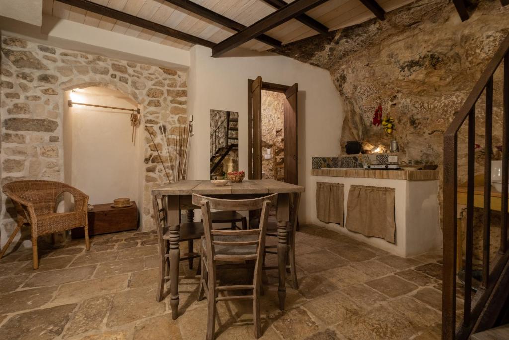 Case-grotte degli Avi, esperienza abitativa in grotta - Deluxe Apartment