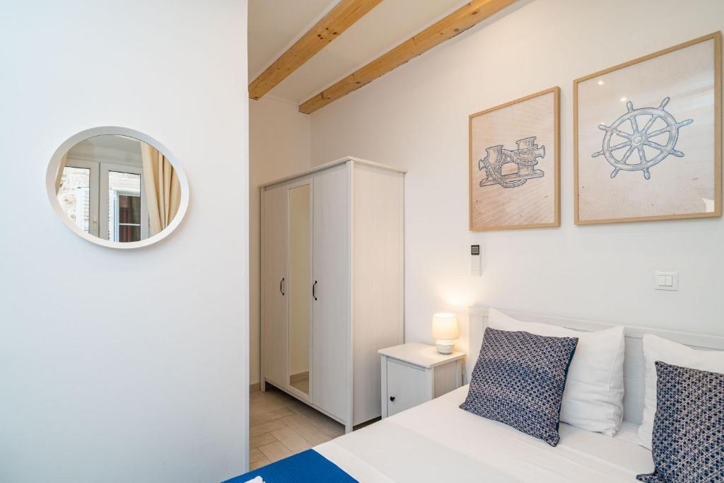 Apartment SeventySeven - 12