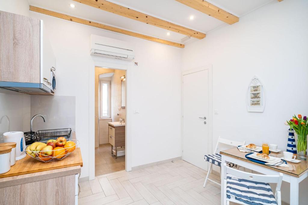 Apartment SeventySeven - 13