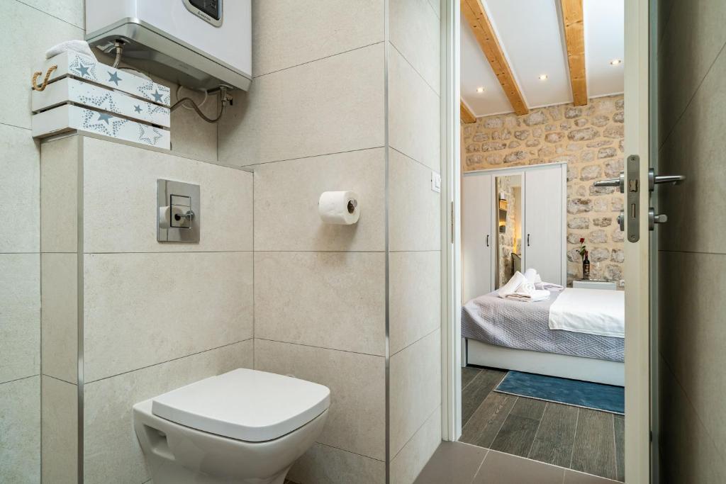 Apartment SeventySeven - 6