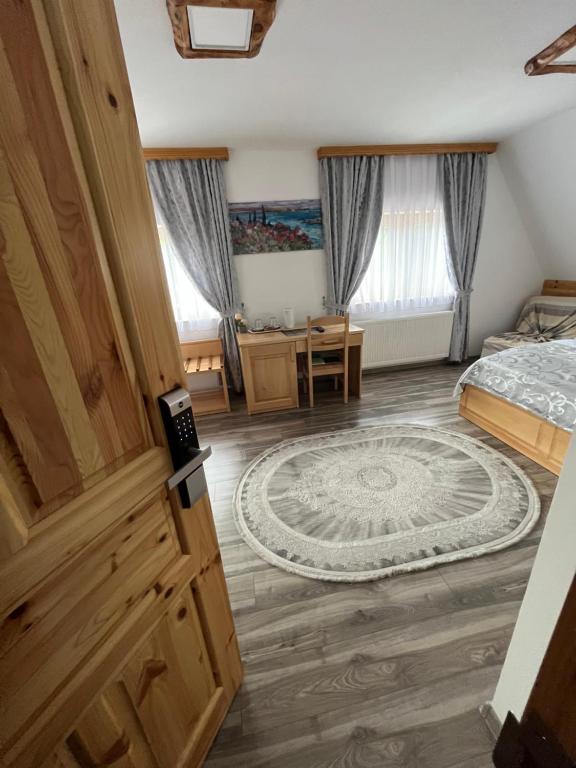 Posteľ alebo postele v izbe v ubytovaní Rustic Inn River