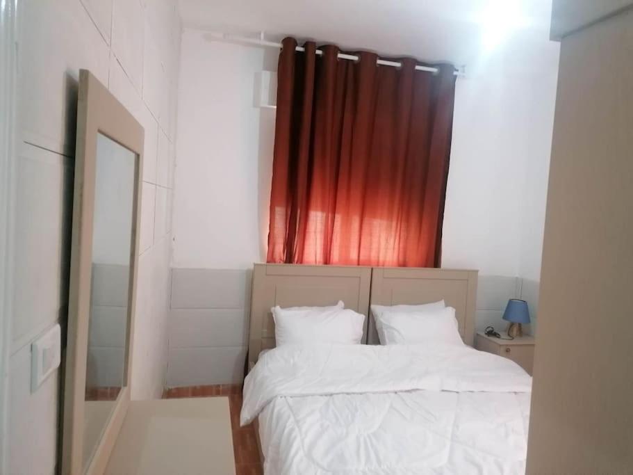 Giường trong phòng chung tại Furnished apartment in Jubeiha