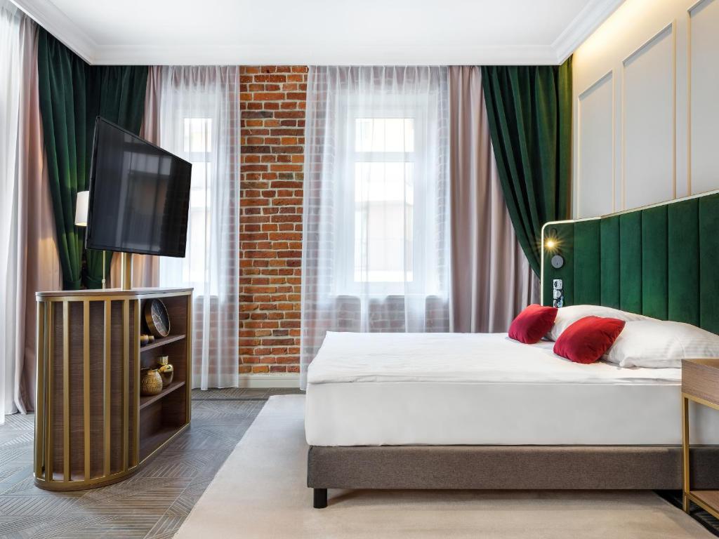 Golden Queen Deluxe Jacuzzi Apartments - Old Town - Resim 24