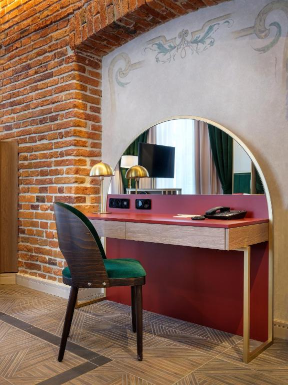 Golden Queen Deluxe Jacuzzi Apartments - Old Town - Resim 25