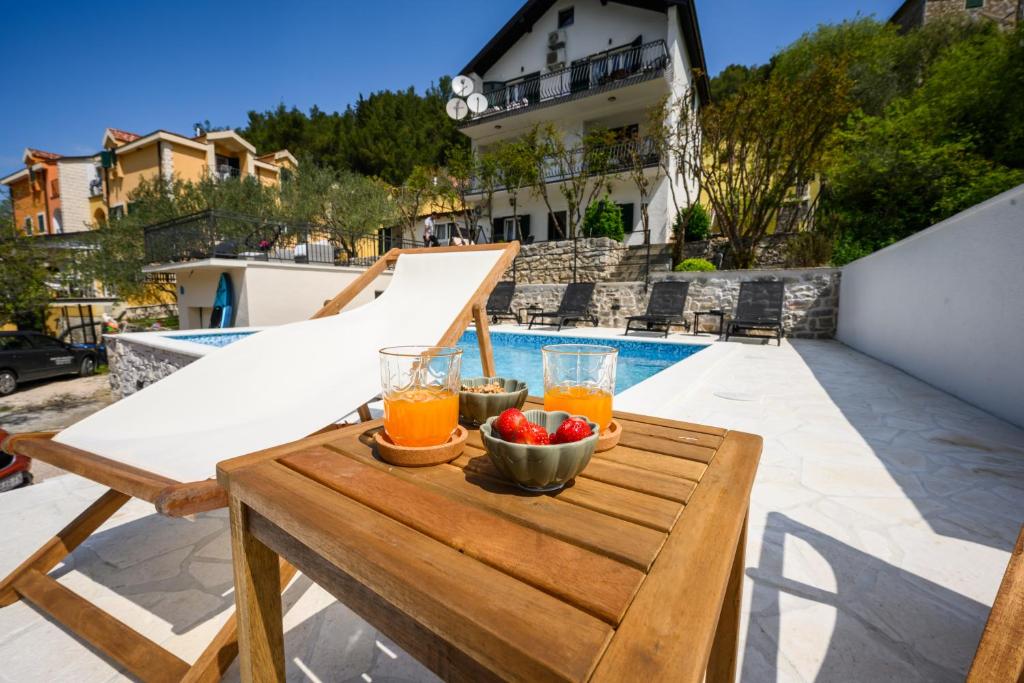 Mila and Jurija Formenti 2 apartments in heart of nautic marina, with heated swimming pool, bikes, Sup, kajak, free parking in our garden - 18