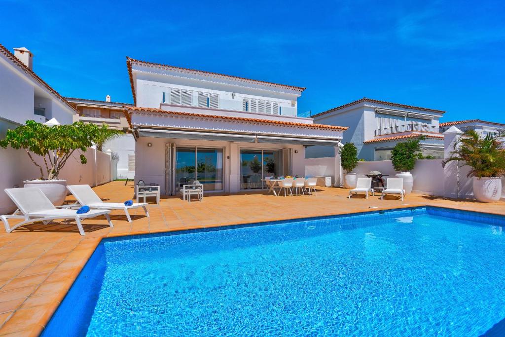 Bazén v ubytování Espectacular Villa Aurora By Paramount Holidays nebo v jeho okolí