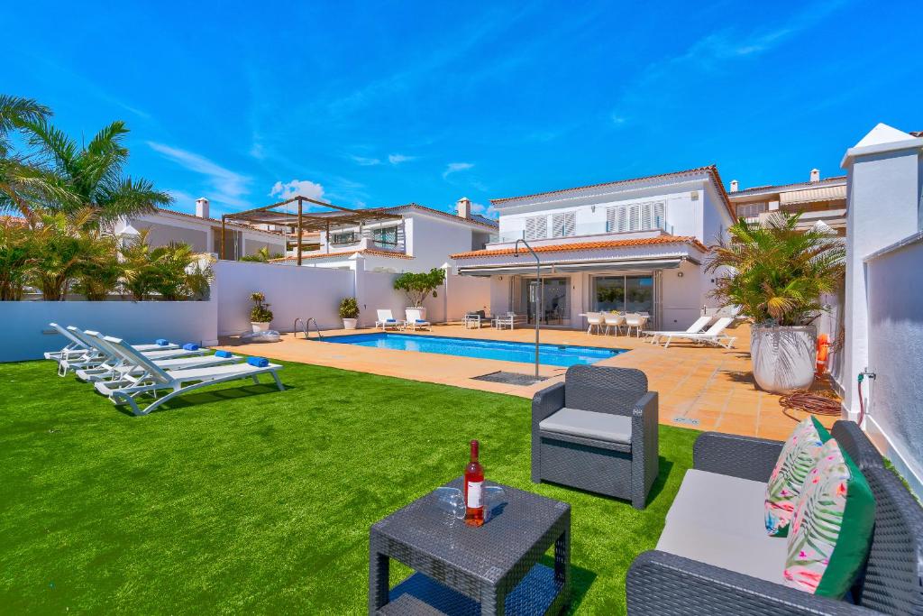 Bazén v ubytování Espectacular Villa Aurora By Paramount Holidays nebo v jeho okolí