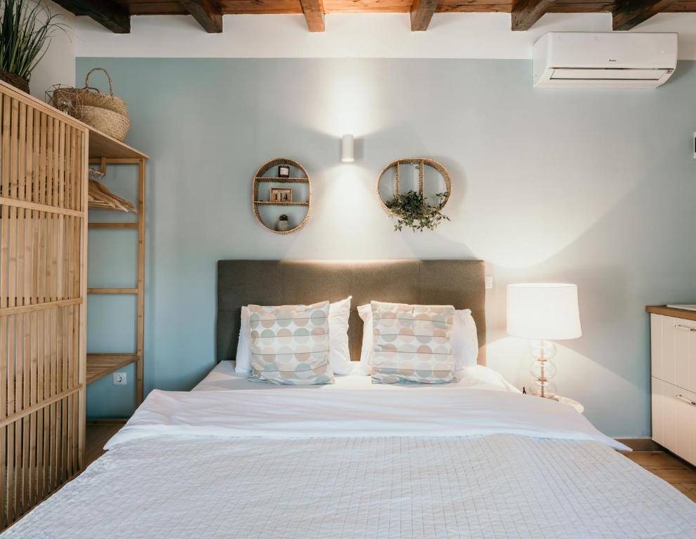 Mila and Jurija Formenti 2 apartments in heart of nautic marina, with heated swimming pool, bikes, Sup, kajak, free parking in our garden - 8