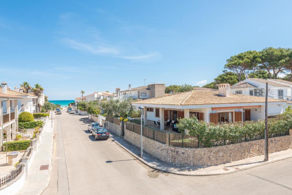 a street in a town with houses and the ocean at Villa Bugambilia in Muro