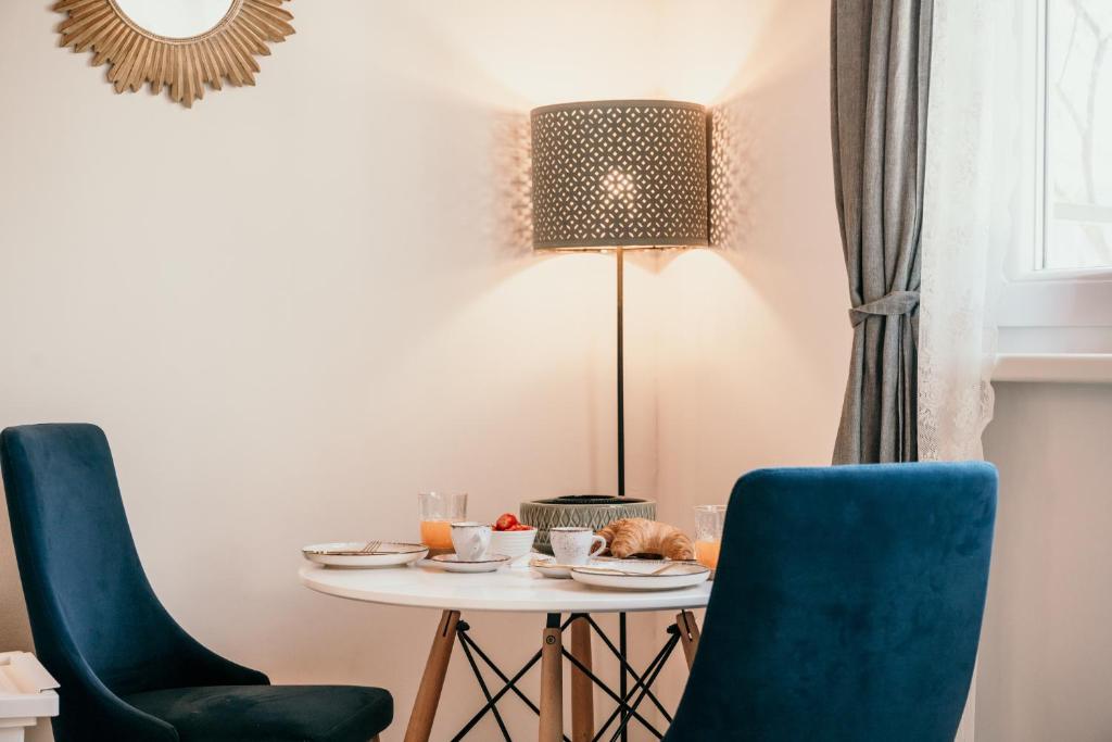 Mila and Jurija Formenti 2 apartments in heart of nautic marina, with heated swimming pool, bikes, Sup, kajak, free parking in our garden - 5