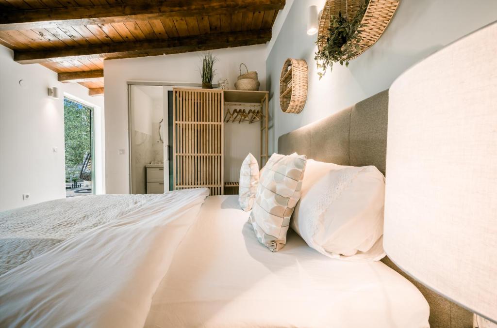 Mila and Jurija Formenti 2 apartments in heart of nautic marina, with heated swimming pool, bikes, Sup, kajak, free parking in our garden - 10