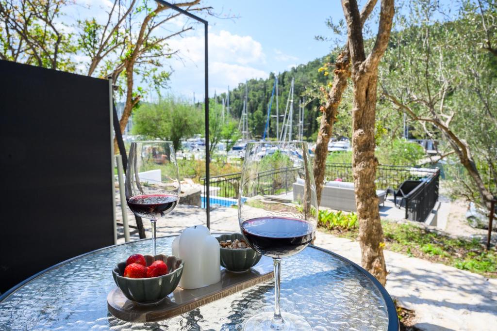 Mila and Jurija Formenti 2 apartments in heart of nautic marina, with heated swimming pool, bikes, Sup, kajak, free parking in our garden - 17