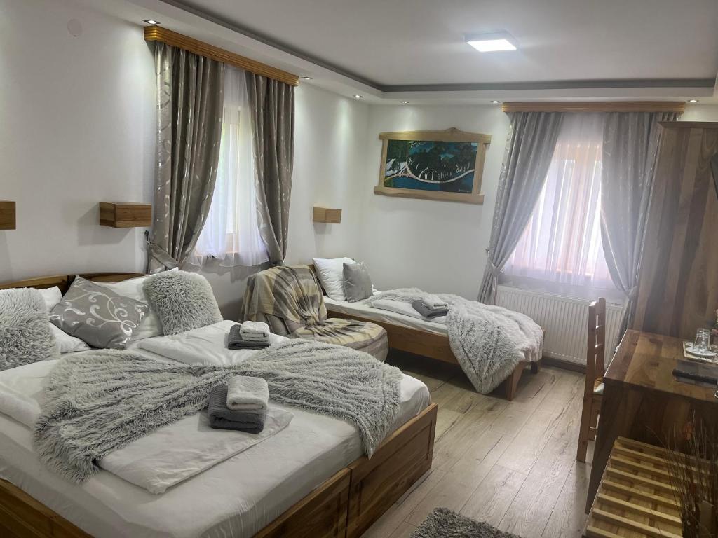 Posteľ alebo postele v izbe v ubytovaní Rustic Inn River