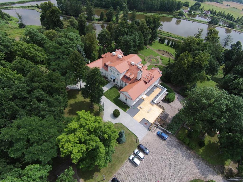 Letecký snímek ubytování Dwór Zbożenna