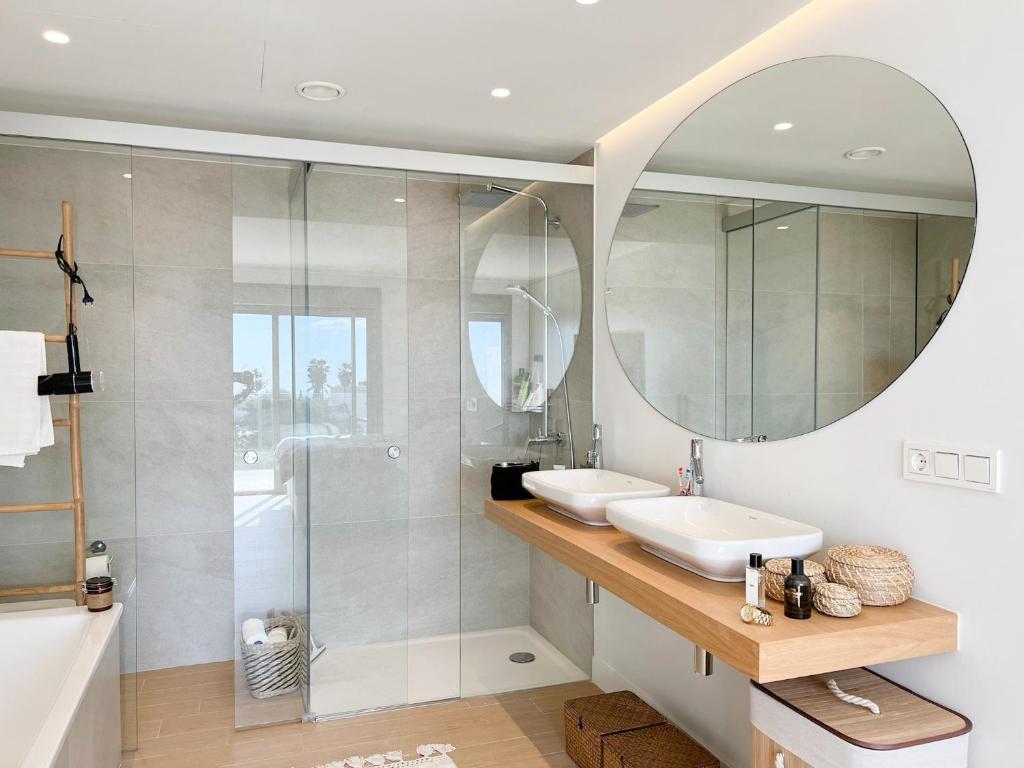 Ένα μπάνιο στο Luxury House By Higueron - Private Pool