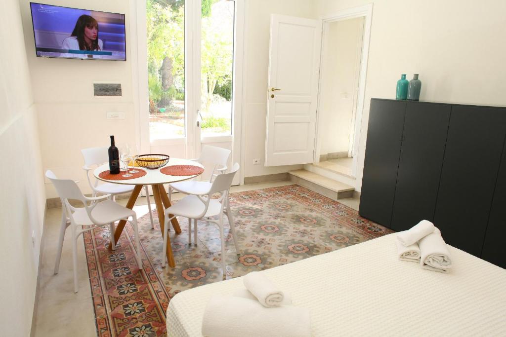 Postel nebo postele na pokoji v ubytování VersoMare room & suite