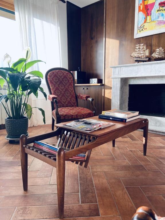 A seating area at Villa Cipriano