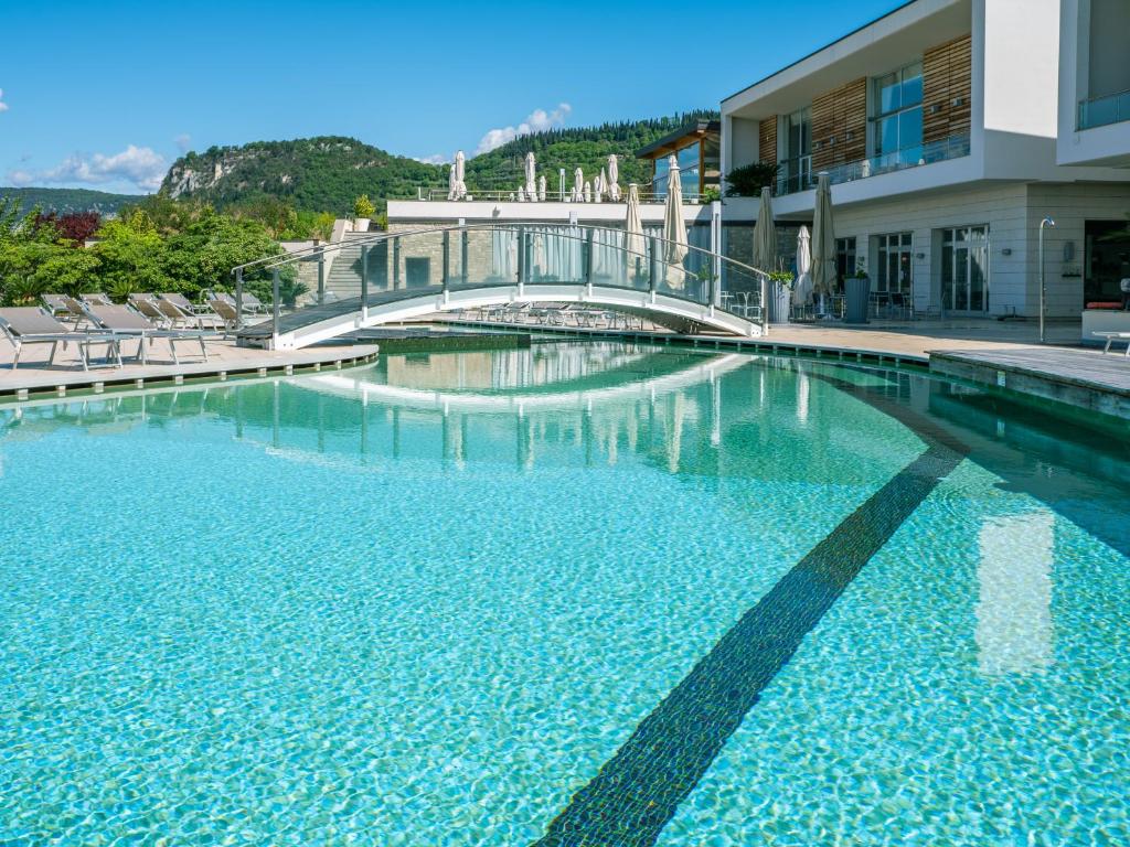 Bazén v ubytování Parc Hotel Germano Suites & Apartments nebo v jeho okolí