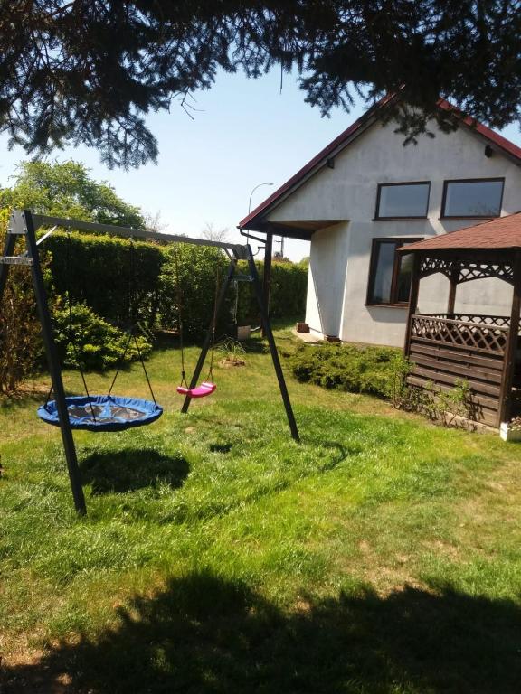 Vonkajšia záhrada v ubytovaní Apartament z antresolą