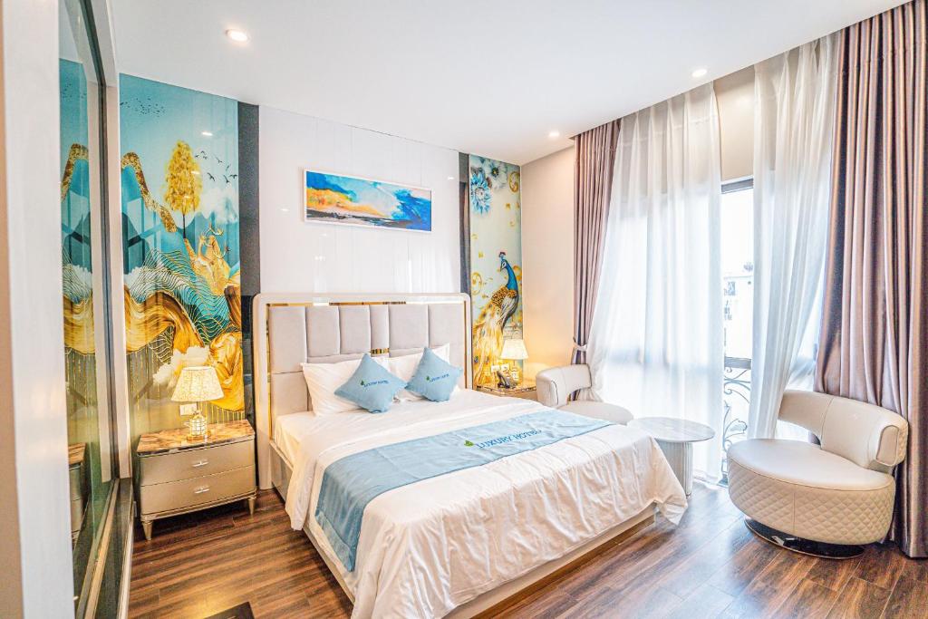 Luxury Hotel - Superior King Room