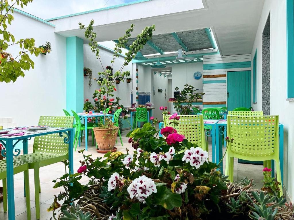 A garden outside Camere D'Aragona
