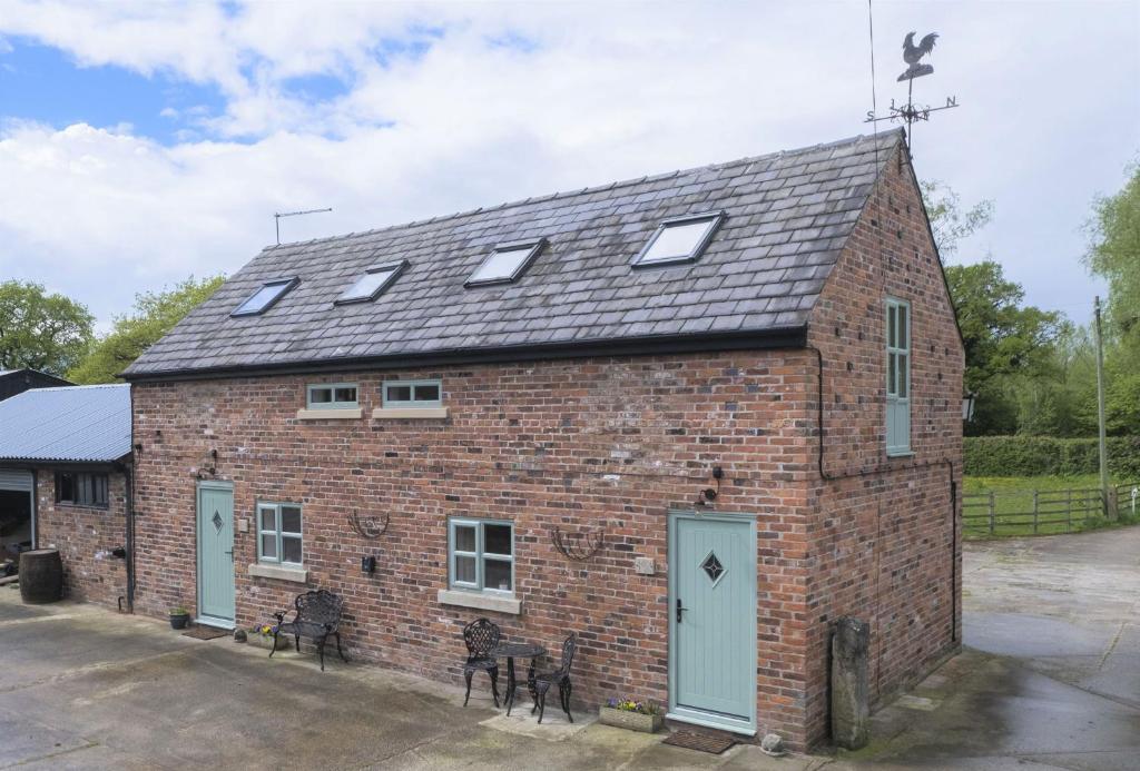 a red brick building with two doors and windows at The Hoglets 2 in Goostrey