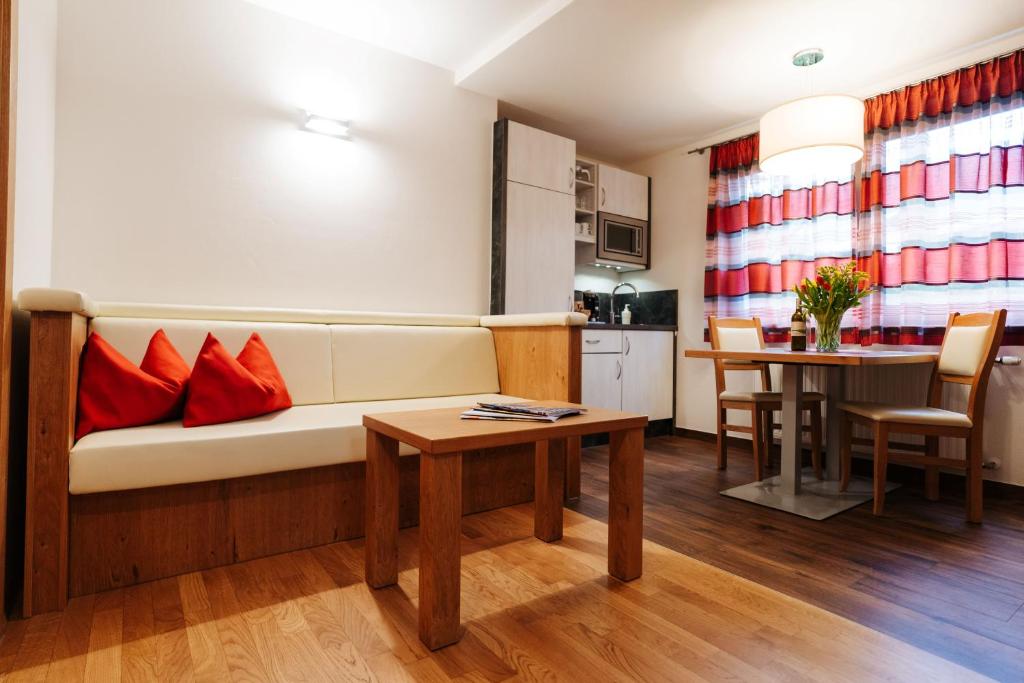 Kuchyň nebo kuchyňský kout v ubytování Burgls Apartmenthaus