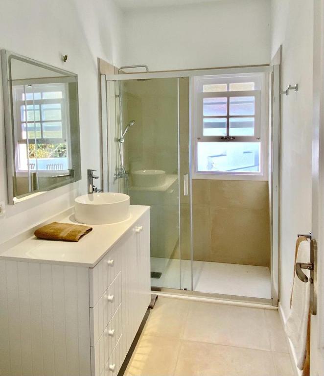 Kúpeľňa v ubytovaní Casa Boticaria, bonito Paraíso Privado con jardín y Jacuzzi.