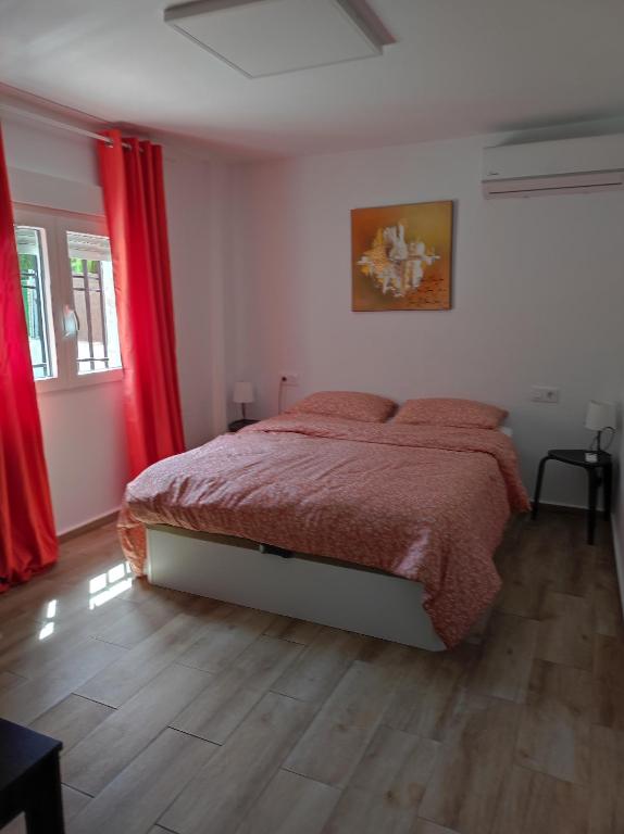 Lille en Provence, Valencia – Updated 2023 Prices