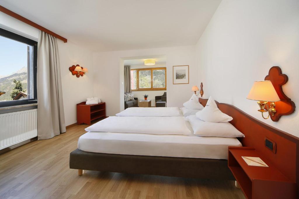 Posteľ alebo postele v izbe v ubytovaní Parkhotel Tirolerhof