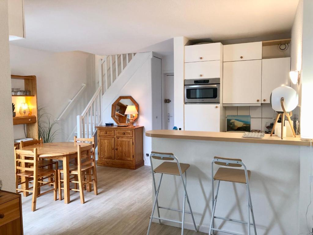 Η κουζίνα ή μικρή κουζίνα στο SUNSET 3 pieces centre Moulleau 50 m de la plage