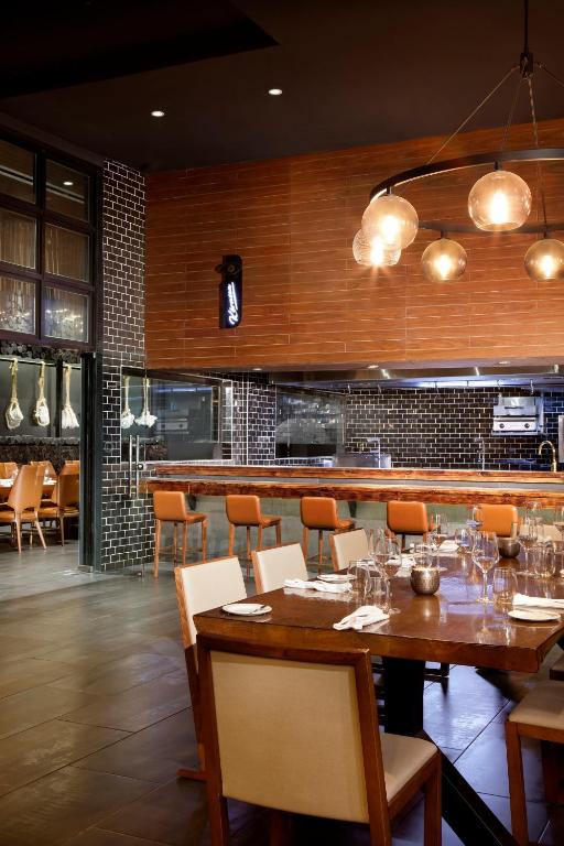 Un restaurante o sitio para comer en Paradisus Grand Cana, All Suites - Punta Cana -All Inclusive